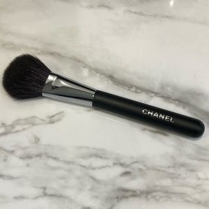 CHANEL Blush Brush